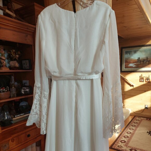 NWT Merrys ivory flowing lace and organza wedding dress size 12 - Picture 4 of 10